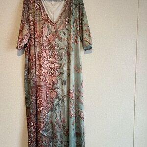 Women’s Plus Size Summer Or Spring Maxi Dress, Multicolor With Words, Size 4XL